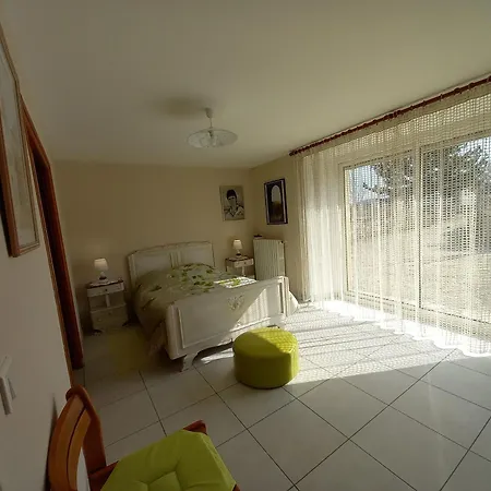 De Charme En Auvergne, Cour Fermee, Jardins Prives, Bbq, Babyfoot, Proche St Jacques De Compostelle - Fr-1-582-232 Holiday home Saint-Georges-Lagricol