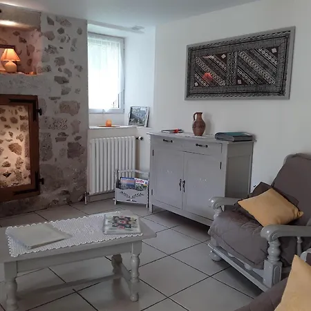 De Charme En Auvergne, Cour Fermee, Jardins Prives, Bbq, Babyfoot, Proche St Jacques De Compostelle - Fr-1-582-232 Holiday home Saint-Georges-Lagricol