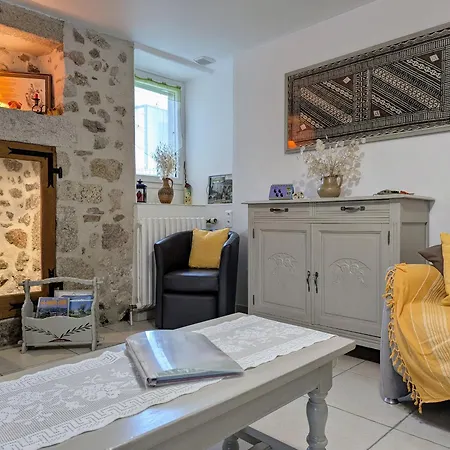 De Charme En Auvergne, Cour Fermee, Jardins Prives, Bbq, Babyfoot, Proche St Jacques De Compostelle - Fr-1-582-232 *