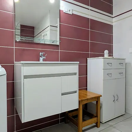 Holiday home De Charme En Auvergne, Cour Fermee, Jardins Prives, Bbq, Babyfoot, Proche St Jacques De Compostelle - Fr-1-582-232