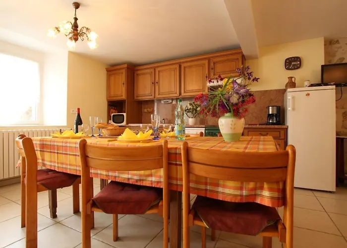 Holiday home De Charme En Auvergne, Cour Fermee, Jardins Prives, Bbq, Babyfoot, Proche St Jacques De Compostelle - Fr-1-582-232 *