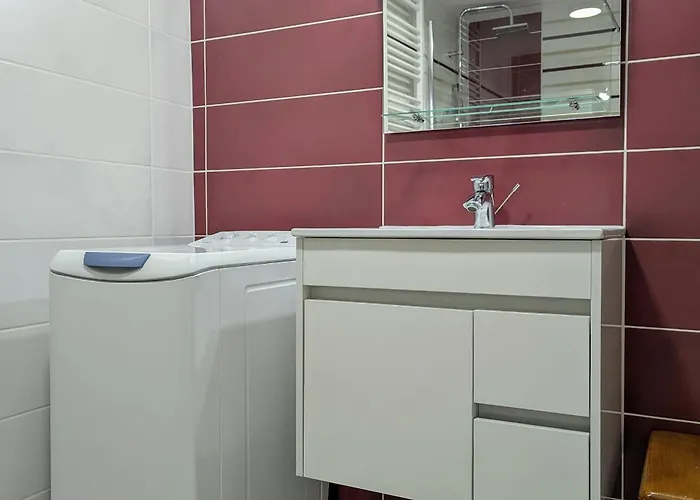 De Charme En Auvergne, Cour Fermee, Jardins Prives, Bbq, Babyfoot, Proche St Jacques De Compostelle - Fr-1-582-232 Holiday home *