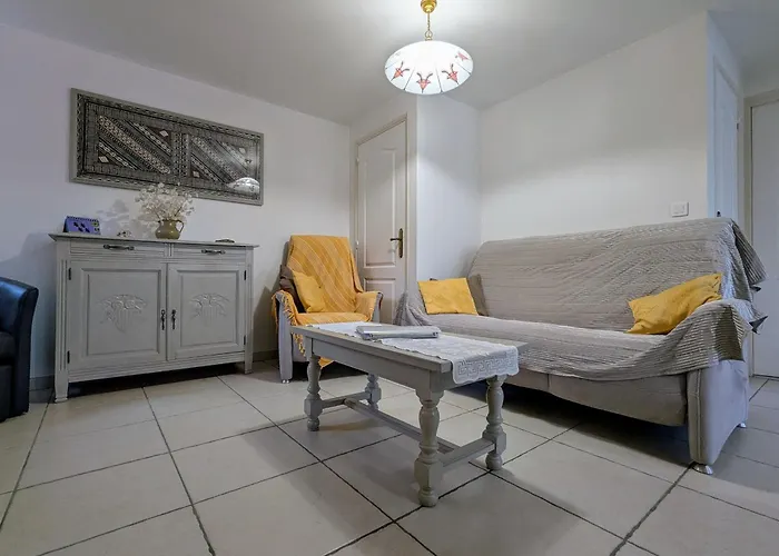 Holiday home De Charme En Auvergne, Cour Fermee, Jardins Prives, Bbq, Babyfoot, Proche St Jacques De Compostelle - Fr-1-582-232 *