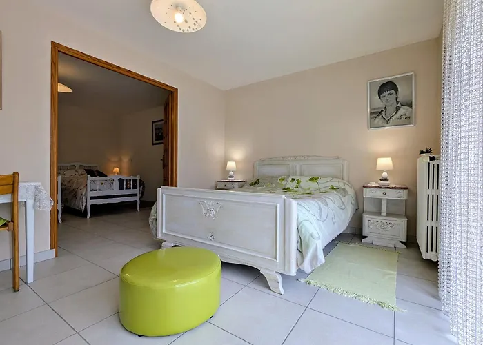 Holiday home De Charme En Auvergne, Cour Fermee, Jardins Prives, Bbq, Babyfoot, Proche St Jacques De Compostelle - Fr-1-582-232 *