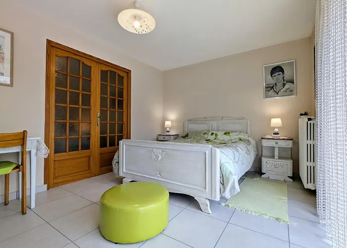 De Charme En Auvergne, Cour Fermee, Jardins Prives, Bbq, Babyfoot, Proche St Jacques De Compostelle - Fr-1-582-232 Saint-Georges-Lagricol