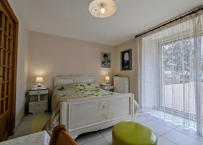 De Charme En Auvergne, Cour Fermee, Jardins Prives, Bbq, Babyfoot, Proche St Jacques De Compostelle - Fr-1-582-232 Holiday home Saint-Georges-Lagricol